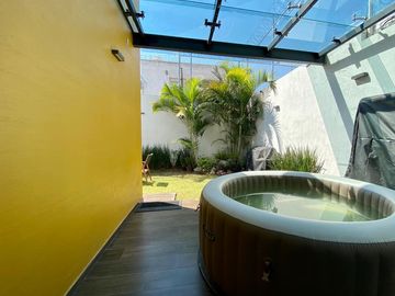 HERMOSA CASA EN VENTA EN LA CALMA ZAPOPAN