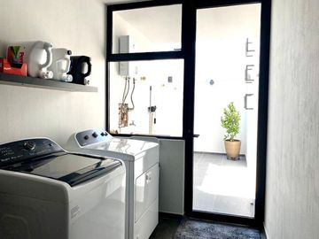 HERMOSA CASA EN VENTA EN LA CALMA ZAPOPAN