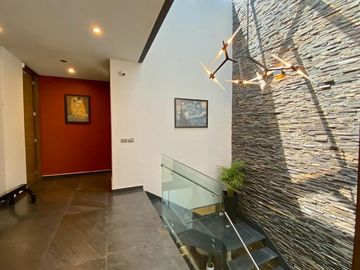 HERMOSA CASA EN VENTA EN LA CALMA ZAPOPAN