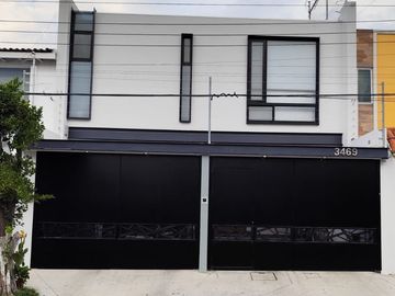 HERMOSA CASA EN VENTA EN LA CALMA ZAPOPAN