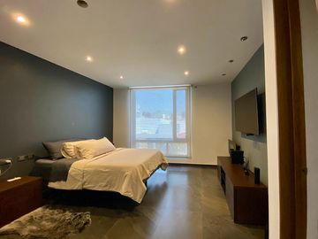 HERMOSA CASA EN VENTA EN LA CALMA ZAPOPAN