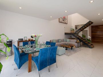 Venta de casa con 4 recamaras una en planta baja, en Lomas de Juriquilla