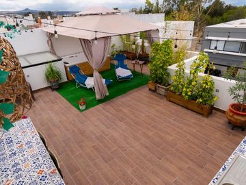 Venta de casa con 4 recamaras una en planta baja, en Lomas de Juriquilla