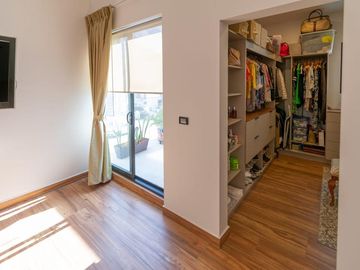 Venta de casa con 4 recamaras una en planta baja, en Lomas de Juriquilla