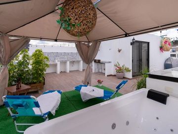Venta de casa con 4 recamaras una en planta baja, en Lomas de Juriquilla