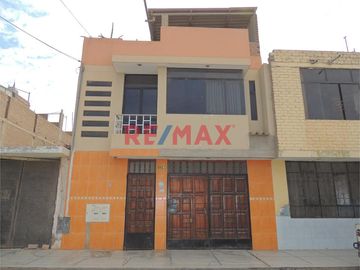 Vendo Casa De Dos Pisos Con Cochera Urb. Remigio Silva.( C.DELGADO)
