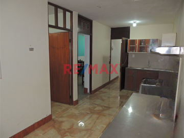 Vendo Casa De Dos Pisos Con Cochera Urb. Remigio Silva.( C.DELGADO)