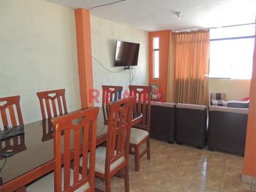 Vendo Casa De Dos Pisos Con Cochera Urb. Remigio Silva.( C.DELGADO)