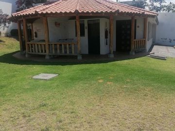 VENDO HERMOSA CASA EN TUMBACO