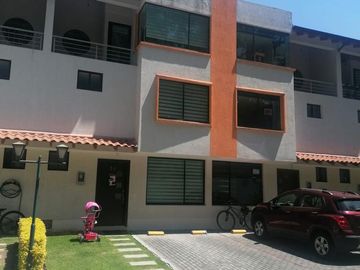 VENDO HERMOSA CASA EN TUMBACO
