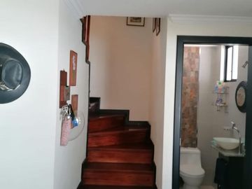 VENDO HERMOSA CASA EN TUMBACO