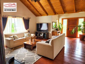 🏡León Propiedades vende hermosa casa en condominio en sector lo Aguila, Curacaví🏡