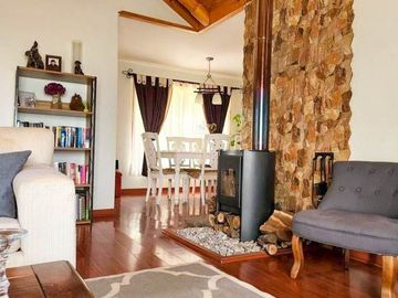 🏡León Propiedades vende hermosa casa en condominio en sector lo Aguila, Curacaví🏡