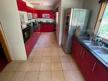🏡León Propiedades vende hermosa casa en condominio en sector lo Aguila, Curacaví🏡