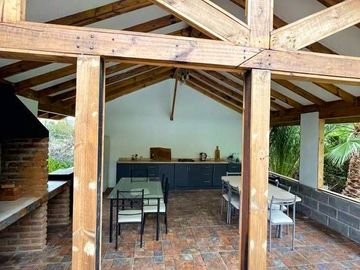 🏡León Propiedades vende hermosa casa en condominio en sector lo Aguila, Curacaví🏡