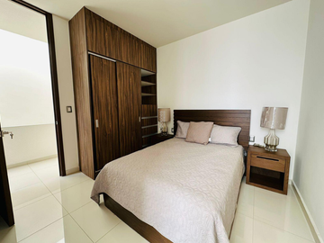 Casa en Venta, Fracc. Distrito Las Flores, Uriangato, Gto.