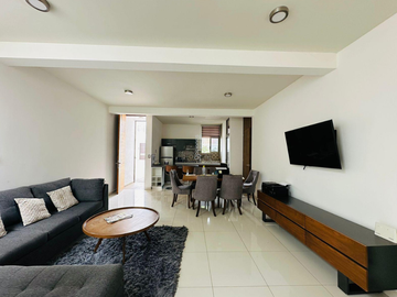 Casa en Venta, Fracc. Distrito Las Flores, Uriangato, Gto.