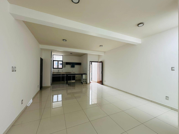 Casa en Venta, Fracc. Distrito Las Flores, Uriangato, Gto.