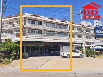 ขายอาคารพานิชย์ 3 ชั้นครึ่ง 3 คูหา ติดถนนสายเอเซีย จังหวัดสิงห์บุรี รหัส B8007