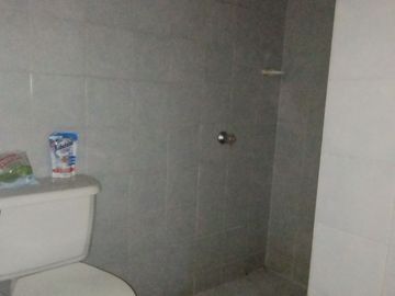 13941 Vendo casa Peatonal esquinera frente al parque