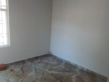 13941 Vendo casa Peatonal esquinera frente al parque