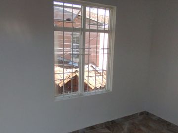 13941 Vendo casa Peatonal esquinera frente al parque