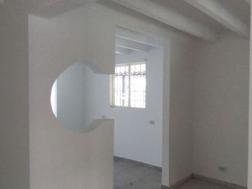 13941 Vendo casa Peatonal esquinera frente al parque