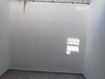 13941 Vendo casa Peatonal esquinera frente al parque