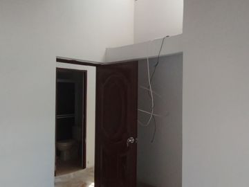 13941 Vendo casa Peatonal esquinera frente al parque