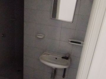 13941 Vendo casa Peatonal esquinera frente al parque
