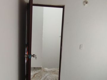 13941 Vendo casa Peatonal esquinera frente al parque