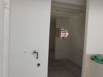 13941 Vendo casa Peatonal esquinera frente al parque