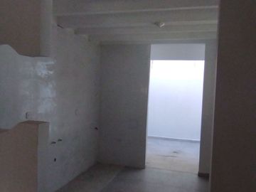 13941 Vendo casa Peatonal esquinera frente al parque