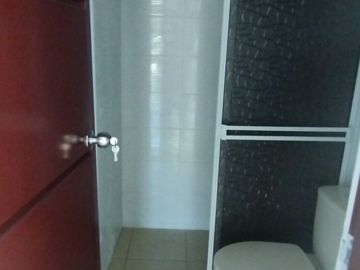 13941 Vendo casa Peatonal esquinera frente al parque