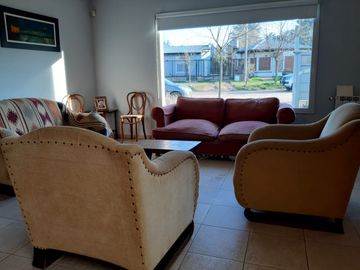 IMPORTANTE CASA DE 3 DORM +QUINCHO+PILETA Y SALON