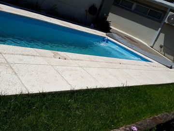 IMPORTANTE CASA DE 3 DORM +QUINCHO+PILETA Y SALON