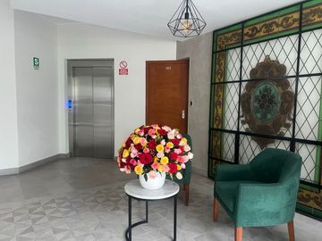 Departamento en venta, primer piso, con 2 terrazas  para estrenar en calle Chiclayo, Miraflores.