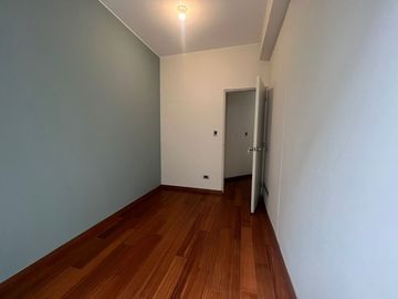 Departamento en venta, primer piso, con 2 terrazas  para estrenar en calle Chiclayo, Miraflores.