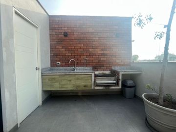 Departamento en venta, primer piso, con 2 terrazas  para estrenar en calle Chiclayo, Miraflores.