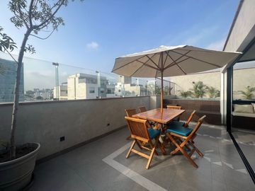 Departamento en venta, primer piso, con 2 terrazas  para estrenar en calle Chiclayo, Miraflores.