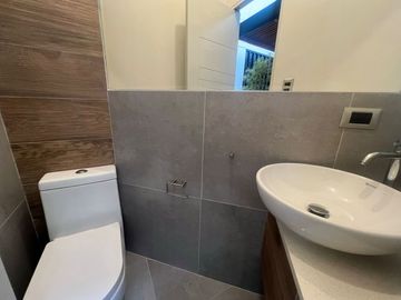 Departamento en venta, primer piso, con 2 terrazas  para estrenar en calle Chiclayo, Miraflores.
