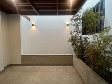 Departamento en venta, primer piso, con 2 terrazas  para estrenar en calle Chiclayo, Miraflores.