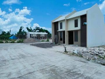 Loft townhouse for sale in Sta Isabel Carcar City
