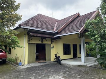 TURUN HARGA!! Rumah berhalaman luas area Wirokerten jln Imogiri Timur