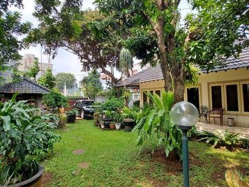RUMAH dgn TAMAN, KEBUN at Jl PURI MUTIARA / KEMANG, JAKSEL