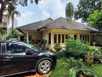 RUMAH dgn TAMAN, KEBUN at Jl PURI MUTIARA / KEMANG, JAKSEL