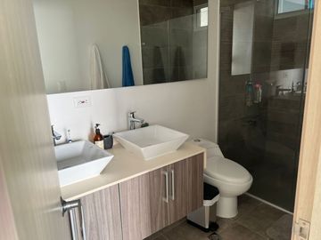 Apartamento en sabanilla con vista al mar. 2 habitaciones. Cerca a campos de golf del country club
