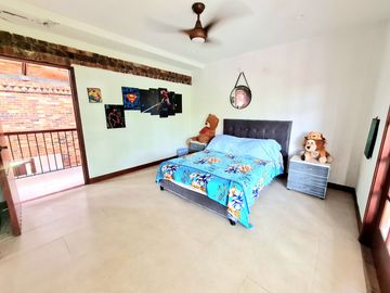 SE VENDE CASA DE 2 NIVELES, EN CALI, COLOMBIA, ZONA SUR, SECTOR PANCE.