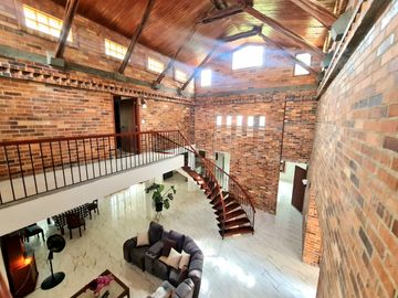 SE VENDE CASA DE 2 NIVELES, EN CALI, COLOMBIA, ZONA SUR, SECTOR PANCE.