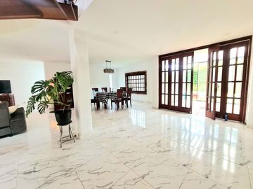 SE VENDE CASA DE 2 NIVELES, EN CALI, COLOMBIA, ZONA SUR, SECTOR PANCE.